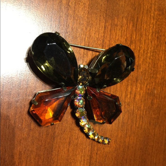 Beatiful crystal glass butterfly brooch pin back - Picture 8 of 11